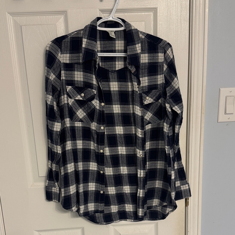 Forever 21 Black and White Plaid Button-Up Shirt